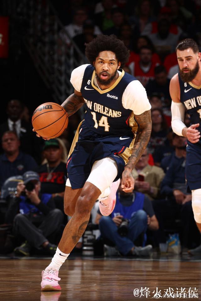 英格拉姆上半场投篮9中5，三分4中3得到18分2篮板